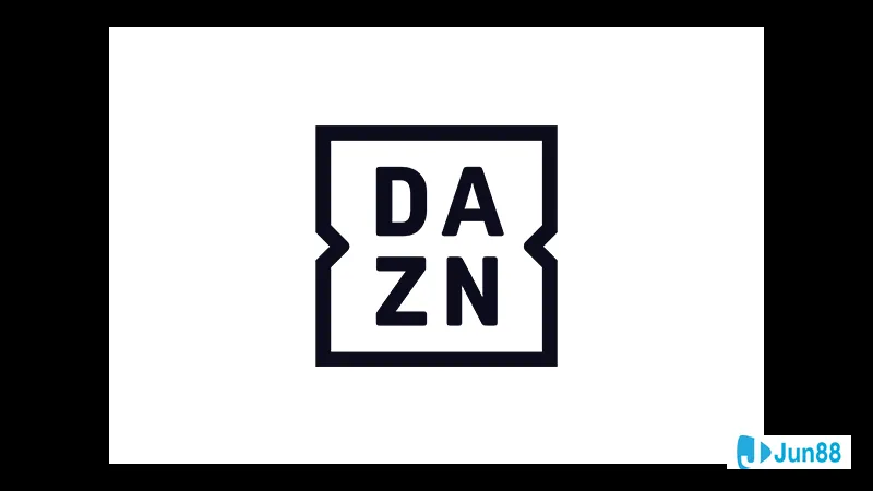 Cầu thủ Brest vượt qua cầu thủ Nantes trên sân cỏ Cầu thủ Brest vượt qua cầu thủ Nantes trên sân cỏ