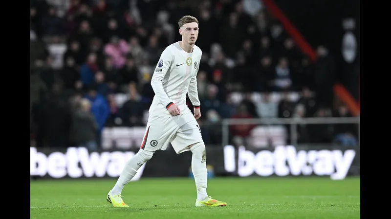 Cầu thủ Atalanta dũng cảm tung cú đá mạnh vào khung thành Chelsea Cầu thủ Atalanta dũng cảm tung cú đá mạnh vào khung thành Chelsea