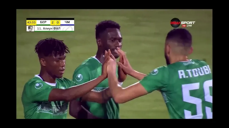 Cầu thủ đội Beroe đang tạo khoảng trống để tấn công trước hàng phòng ngự của đội Cherno More Cầu thủ đội Beroe đang tạo khoảng trống để tấn công trước hàng phòng ngự của đội Cherno…