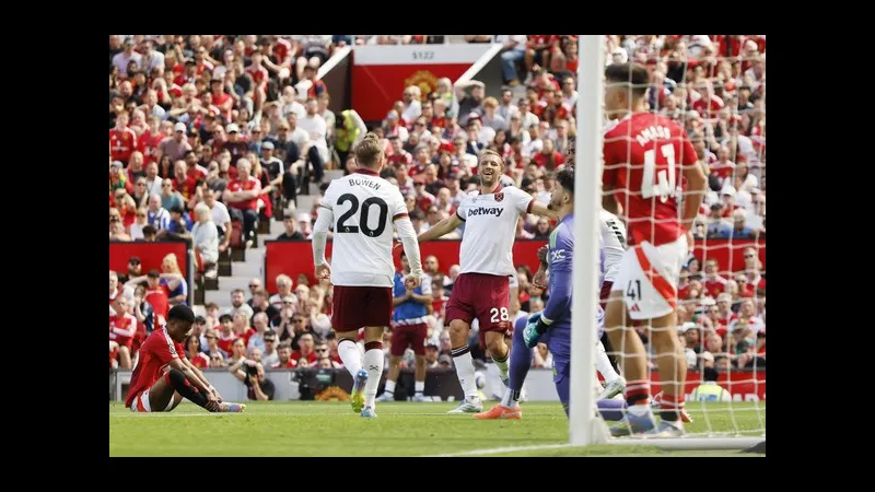 Cầu thủ MU ghi bàn quyết định trong trận đấu với West Ham Cầu thủ MU ghi bàn quyết định trong trận đấu với West Ham
