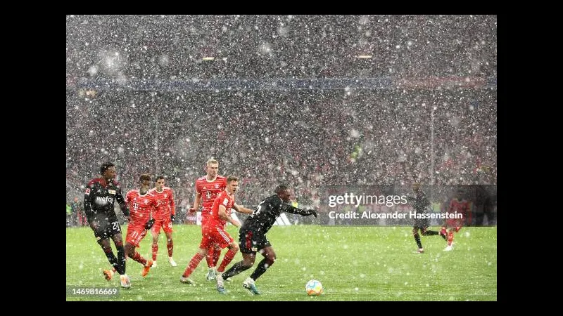 Cầu thủ của Bayern Munich vượt qua cầu thủ của Union Berlin để tiến vào khu vực nguy hiểm Cầu thủ của Bayern Munich vượt qua cầu thủ của Union Berlin để tiến vào khu vực nguy hiểm